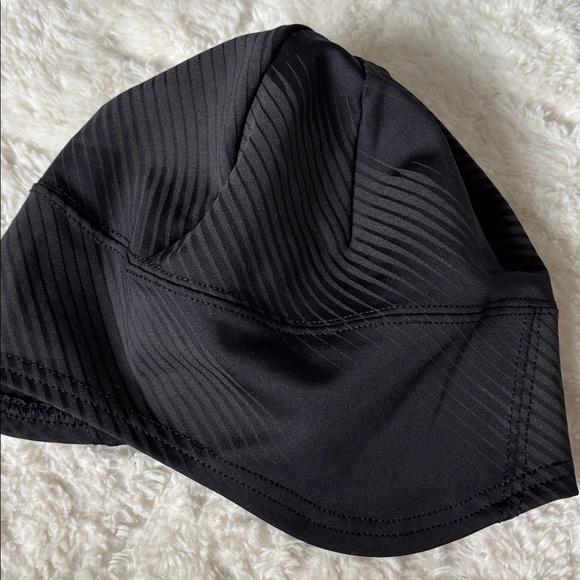 On Running Lumos Beanie | Black - Picture 5 of 10